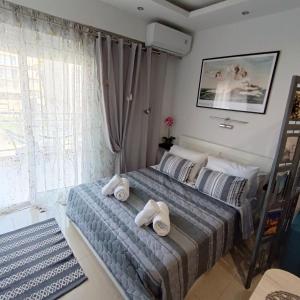 White Orchid - Modern Studio