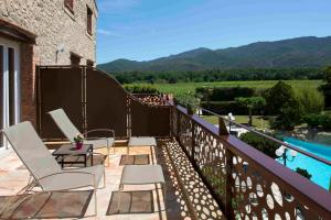 Hotels Auberge Du Roua : Suite avec Terrasse 
