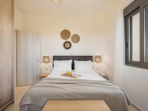 Sol Luxury Apartment - close to the beach with a private heated mini pool