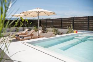 Sol Luxury Apartment - close to the beach with a private mini pool