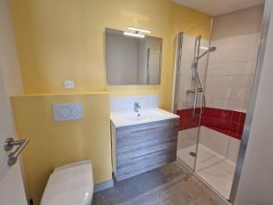 Maisons de vacances House in Terenez with Stunning Harbour Views : photos des chambres