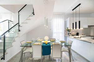 Luxurious ONE Maisonette by Ezoria Villas