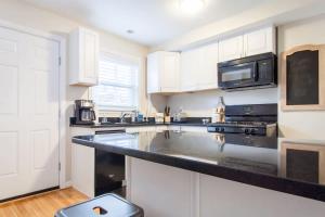 Transit-Friendly Home Old Town Parking