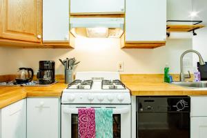 A Classy Corner of DC Minutes walk to Dupont Circle