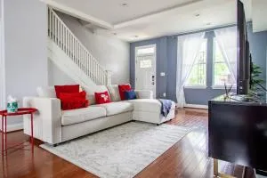 A Homestay in One of DC's Best Neighborhoods 4-Bedroom Petworth Townhome - تاكوما بارك
