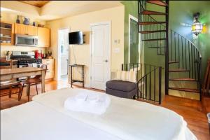 Historic Capital Hill Home and Carriage House