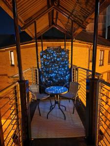 Bright Central Flat with Balcony and Free Parking