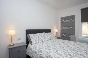 Newly Renovated City Apartment