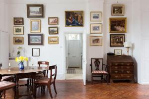 Artistic 1bed flat with patio in South Kensington