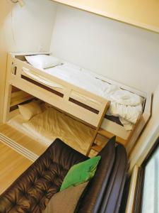 Entire Renovated House in Tokyo-Sleeps 9-8 min Walk to Keikyu Kamata-15 min to Haneda Airport