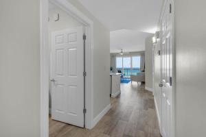 Brightly Furnished Beachfront Condominium by Brightwild