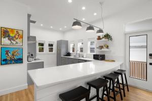 Casa Padrón - Gorgeous Home, Steps to 7th Ave