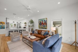 Casa Padrón - Gorgeous Home, Steps to 7th Ave