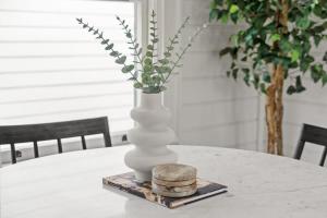 NEW! The Adaline Room #9 - Updated Hyde Park Penthouse, Steps to Bayshore