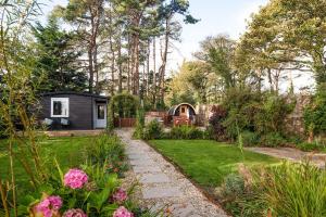 East Lodge, Home Farm