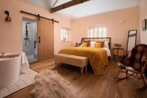 East Lodge, Home Farm - Smeafield