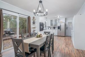 Touchdown Townhouse: Your Home near Stadium