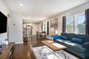 Gorgeous Notre Dame Get Away Comfy Beds WiFi Coffee Games - Granger