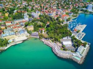 Blue wave view apartment