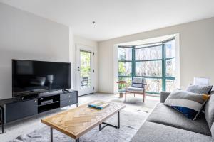 S Beach 2BR w Pool Spa nr Muni Lightrail SFO-321