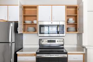 S Beach 2BR w Pool Spa nr Muni Lightrail SFO-321