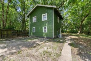 The Lily Pad Modern Cottage In The City