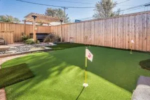 Updated stay Cozy with Hot Tub (2023 Model) - Canyon