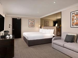 Deluxe King Studio room in Strand Palace Hotel