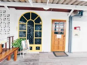 Hello Sunshine - Ban Tuk Maha Phram