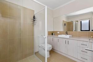 Coastal Holiday Living Bay Views Prime Location