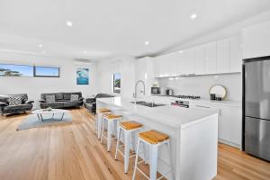 Seaside Style - Modern Coastal Retreat with Ocean Views