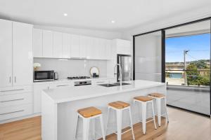 Seaside Style - Modern Coastal Retreat with Ocean Views