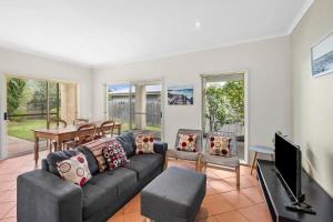 Cowrie House Ocean Views 500m to Beach