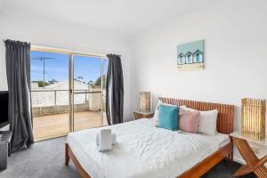 Cowrie House Ocean Views 500m to Beach