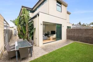 Luxury Torquay Townhouse 150m to Beach