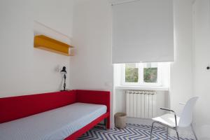 "San Giovanni Apartment" Seaview double balcony, Free Garage 200 mt far, 2 Aircondo BDR, 3rd floor, from Train Station dock an elevator takes to the upper walking road, 200mt to home