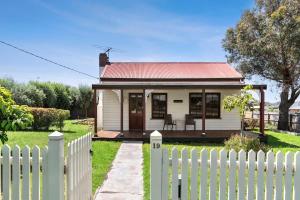 Sunset Cottage By The Bay Pet Friendly