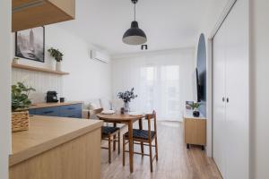 Modern Apartment in Kraków Podgórze by Renters