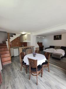Apartment with Mountain View room in Pension D&D