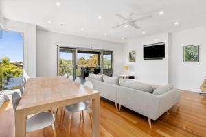 Riviera Lakeside with uninterrupted Water Views