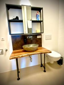 WATERFRONT - Urbane Eleganz am Bachufer