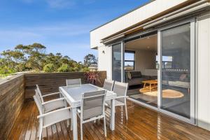 A wave from itocean glimpse central Torquay