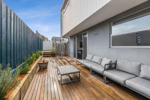 A wave from itocean glimpse central Torquay