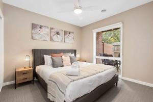 Over the dunes to the beach in seconds