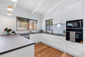 Sea Breeze Coastal Beach House Pet Friendly