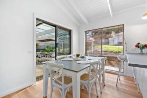 Sea Breeze Coastal Beach House Pet Friendly