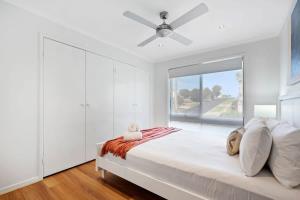 Sea Breeze Coastal Beach House Pet Friendly