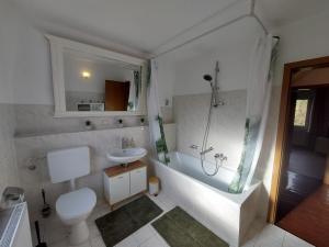 Cozy Home, 7 Beds, WiFi, Kitchen, Balcony, Bielefeld Center