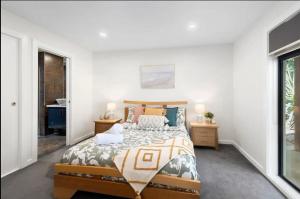 Sunny Daze Haven with pool and spa