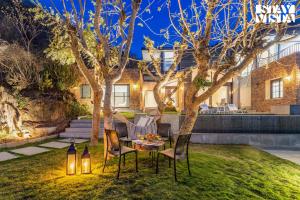 StayVistas Ikebana - Living By The Forest Edge - Mountain-view Villa with Infinity Pool, Lawn, & Indoor-Outdoor Games